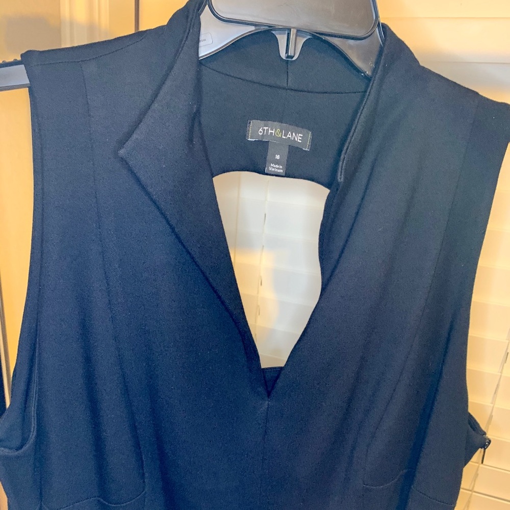 6th & Lane Perfect LBD!